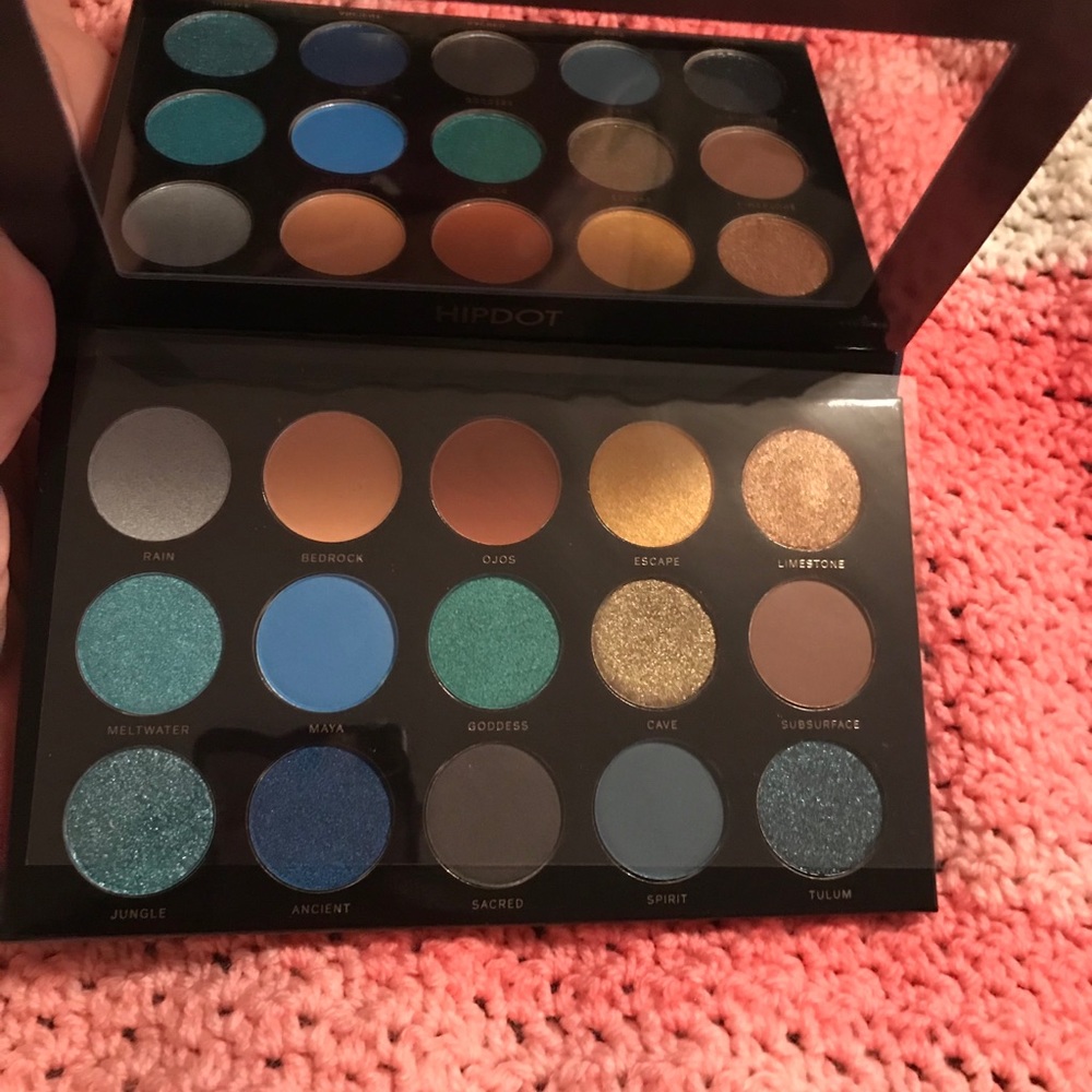 HIPDot pressed eyeshadow